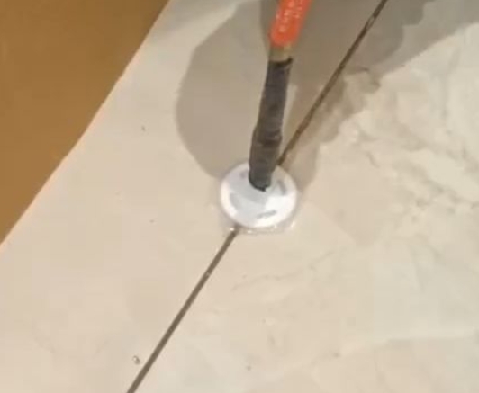 黄平瓷砖空鼓维修公司专业解答瓷砖在铺贴过程中，如果没有涂抹均匀到位的粘结材料（如水泥砂浆或瓷砖胶），可能会导致以下问题