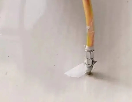 黄平瓷砖空鼓维修公司专业解答在瓷砖铺贴过程中，如果使用的砂料过粗（如全部使用了粗砂），可能会导致以下问题